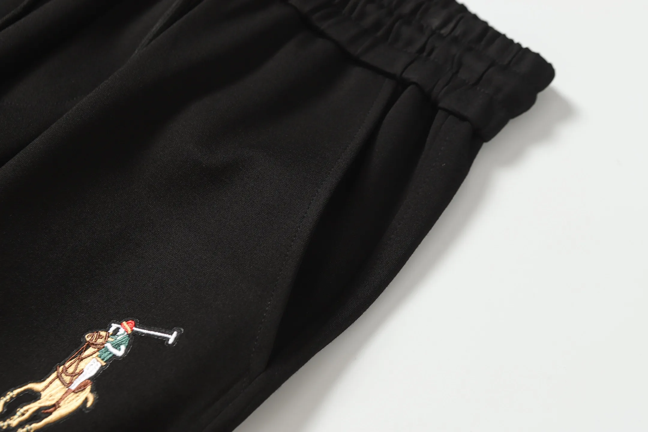 P260 🔥50ss new product Paul Ralph Lauren shorts, original counter casual, with knitting, luxury classic brand original LOGO accessories, best-selling counter, very comfortable to wear, low-key yet luxurious, very classy to wear. Needless to say, the trousers style and tailoring, the upper body is exquisite and vivid👍High-end first-class top quality materials, truly palace-level casual pants, made of Turkish cotton ✂️The quality is outstanding. After heavy washing, the pants are very soft and not picky. The upper body is absolutely stylish and extremely luxurious. Size: S.M.L.XL.XXL
